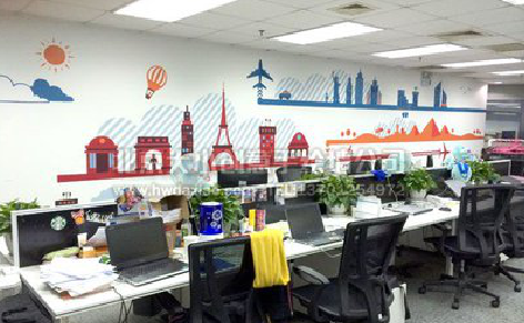 恭城教你设计办公室墙绘的方法。